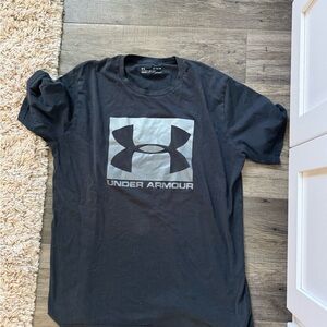 Under Armour Black and Gray Short Sleeve Tee